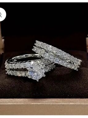 White Gold Round-Cut Halo Engagement Ring Set in White